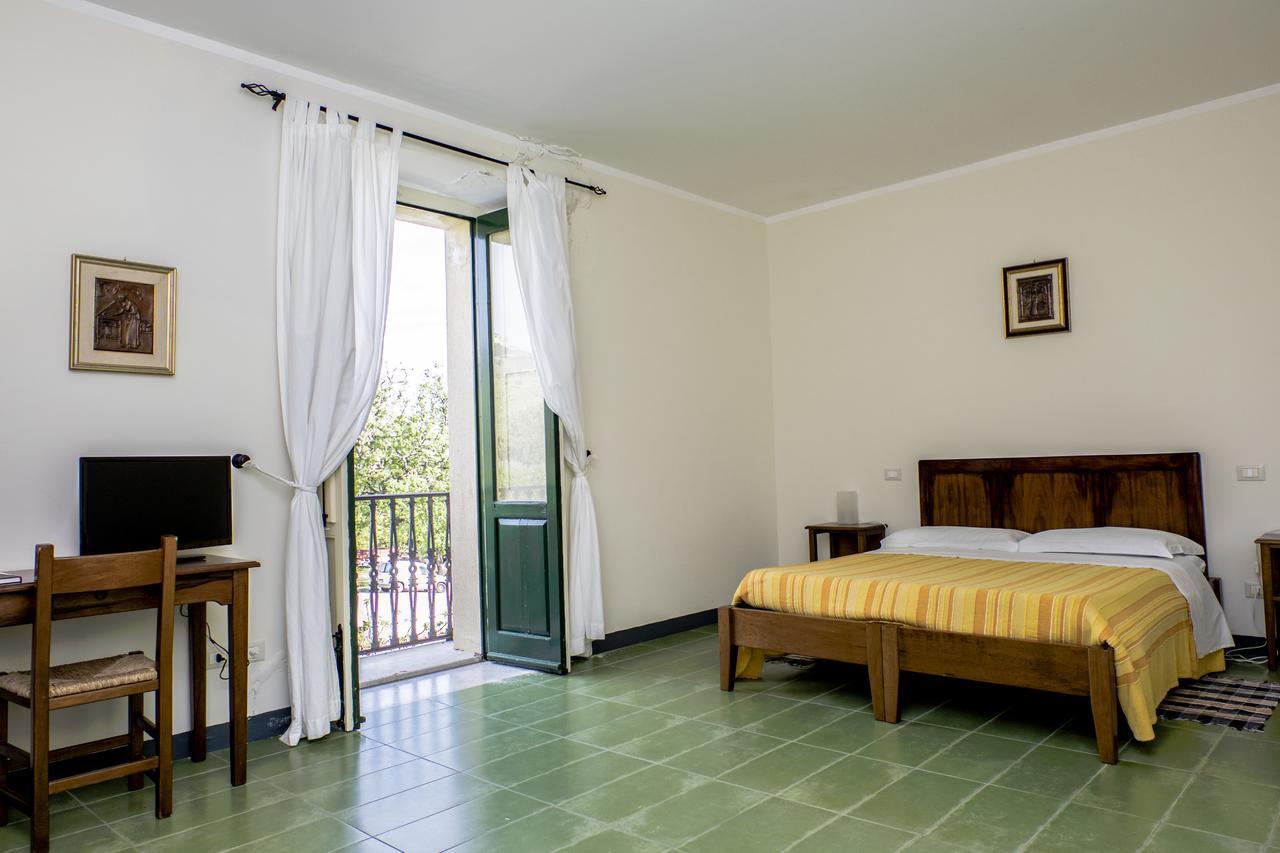 Barone Gr Macri Agriturismo Modi เจราเช ภายนอก รูปภาพ